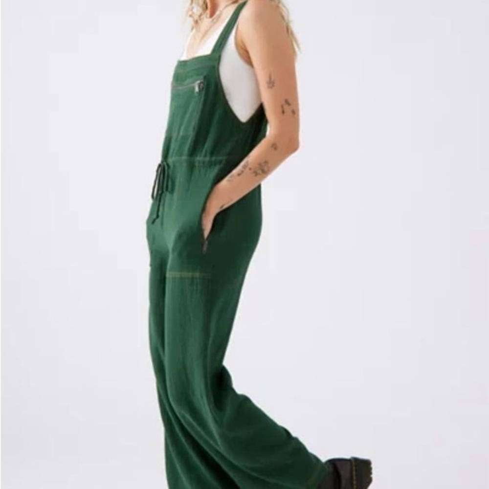 Urban Outfitters - Tina textured jumpsuit. Green with yellow stitching. Size XS. - Picture 2 of 10